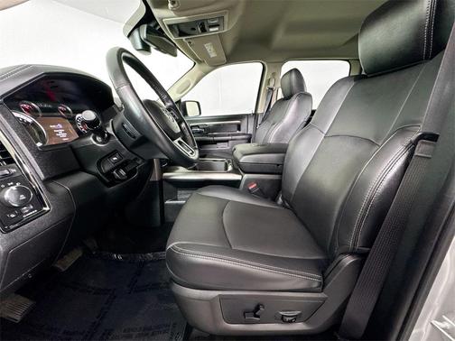 2017 RAM 1500 Night Crew Cab 4x4 5'7' Box
