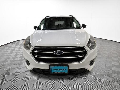 Oxford White 2019 Ford Escape SE