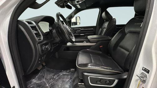 Ivory White Tri-Coat Pearlcoat 2022 RAM 1500 Laramie
