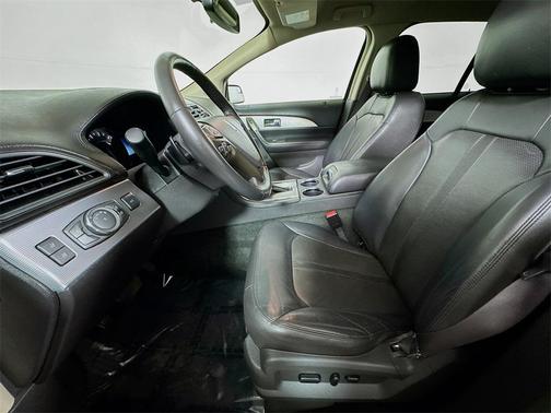 2014 Lincoln MKX Base