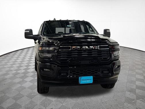 Diamond Black Crystal Pearlcoat 2026 RAM 3500 Big Horn Crew Cab 4x4 6'4' Box