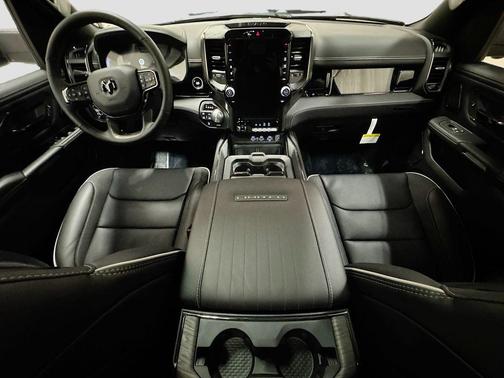 Diamond Black Crystal Pearlcoat 2026 RAM 1500 Limited