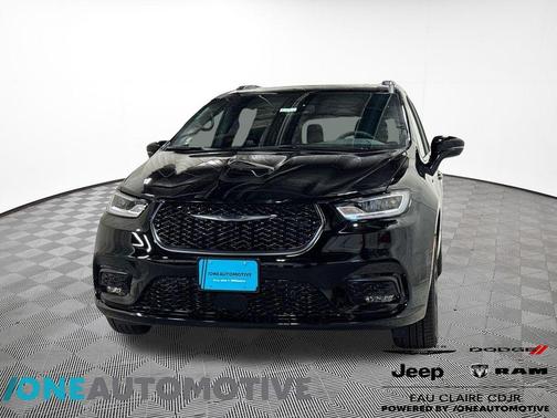 Diamond Black Crystal Pearlcoat 2026 Chrysler Pacifica Limited
