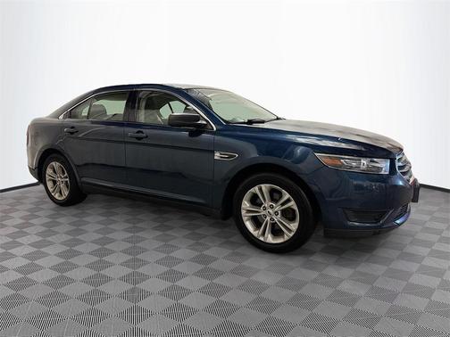 2017 Ford Taurus SE