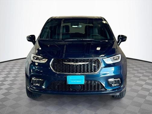 2025 Chrysler Pacifica L