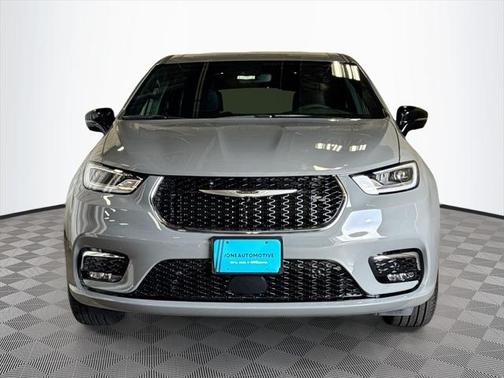 2025 Chrysler Pacifica L