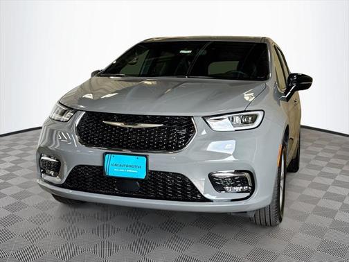 2025 Chrysler Pacifica L