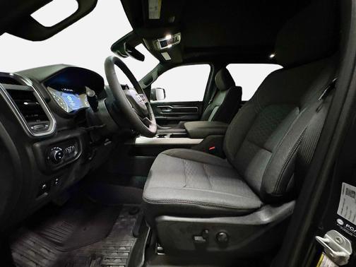Diamond Black Crystal Pearlcoat 2026 RAM 1500 Big Horn/Lone Star