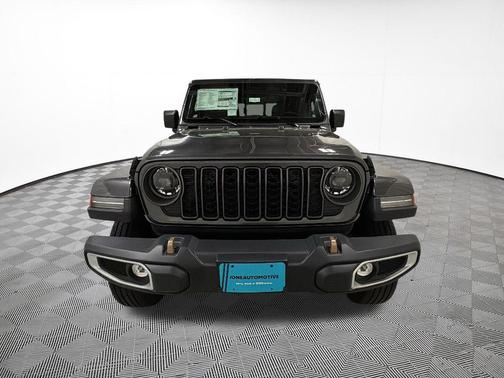 Granite Crystal Metallic Clearcoat 2026 Jeep Gladiator 85th Anniversary Edition