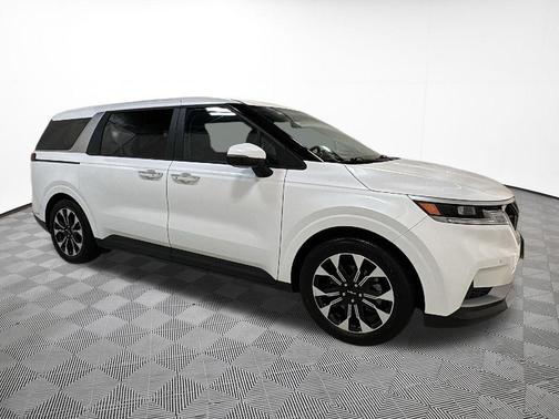 Snow White Pearl 2024 Kia Carnival EX
