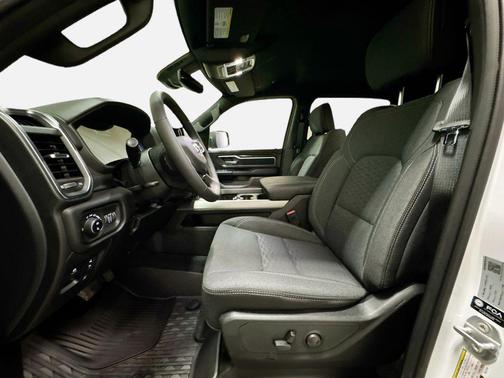 Bright White Clearcoat 2026 RAM 1500 Big Horn/Lone Star