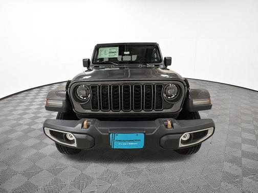 Granite Crystal Metallic Clearcoat 2026 Jeep Gladiator 85th Anniversary Edition