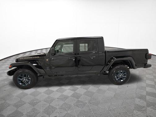 Black Clearcoat 2026 Jeep Gladiator 85th Anniversary Edition