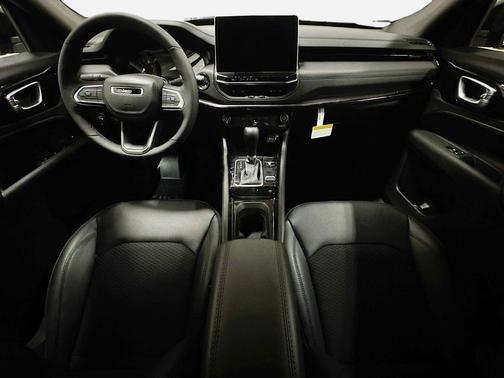 Silver Zynith Metallic Clearcoat 2026 Jeep Compass Latitude