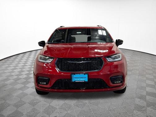 Red Hot Pearlcoat 2026 Chrysler Pacifica Limited