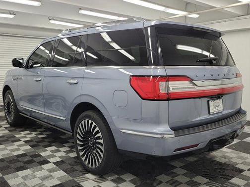 Crystal Blue 2018 Lincoln Navigator Black Label