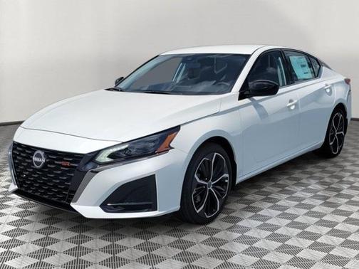2025 Nissan Altima SR