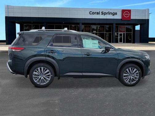 2025 Nissan Pathfinder SL
