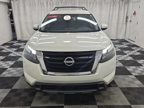 2023 Nissan Pathfinder SV