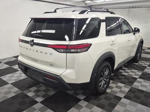 2023 Nissan Pathfinder SV