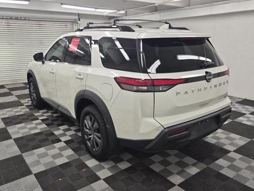 2023 Nissan Pathfinder SV
