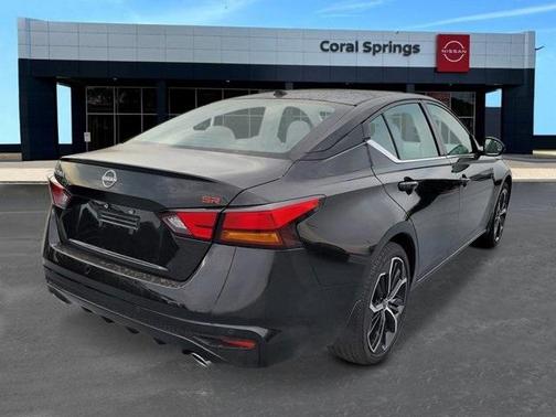 2025 Nissan Altima SR