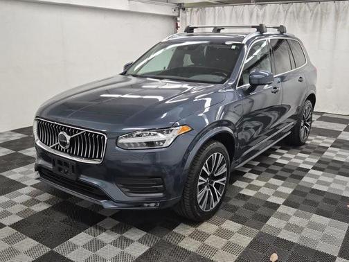 2022 Volvo XC90 T5 Momentum 7 Passenger