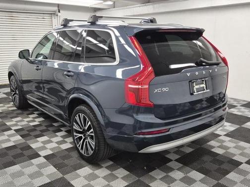 2022 Volvo XC90 T5 Momentum 7 Passenger