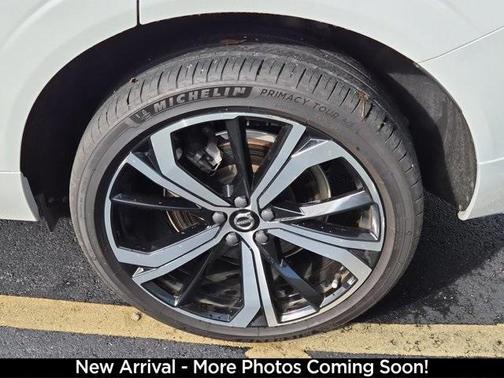 2022 Volvo XC60 B6 R-Design