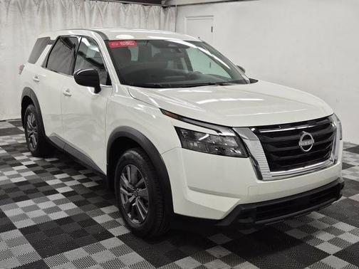 2025 Nissan Pathfinder S