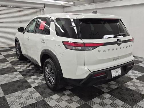 2025 Nissan Pathfinder S