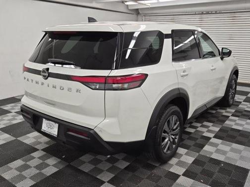 2025 Nissan Pathfinder S