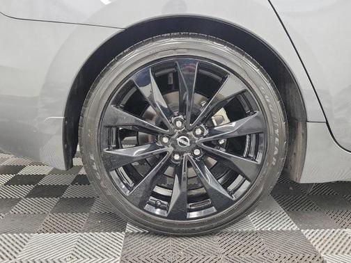 2023 Nissan Maxima SR