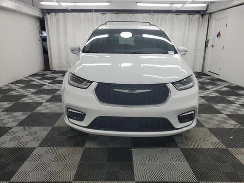 2022 Chrysler Pacifica Touring-L