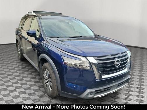 2022 Nissan Pathfinder SL