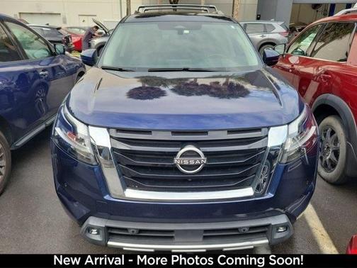 2022 Nissan Pathfinder SL
