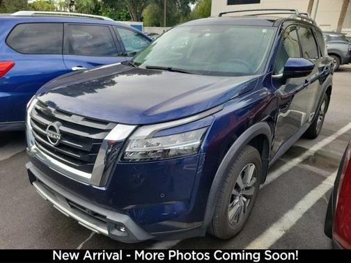 2022 Nissan Pathfinder SL