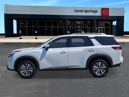 2025 Nissan Pathfinder SL