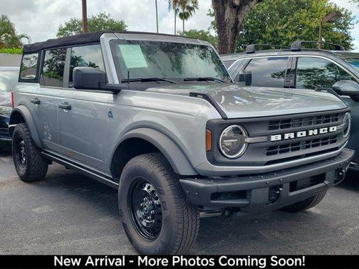 Iconic Silver Metallic 2023 Ford Bronco