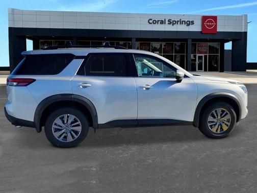 2025 Nissan Pathfinder SV