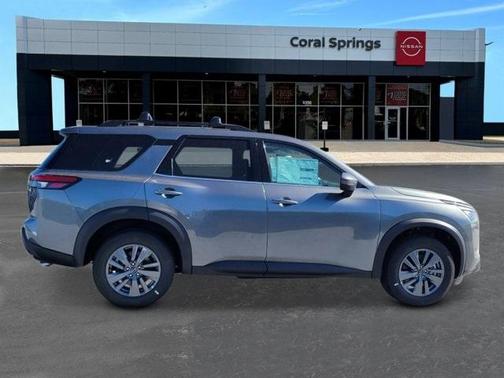 2025 Nissan Pathfinder SV