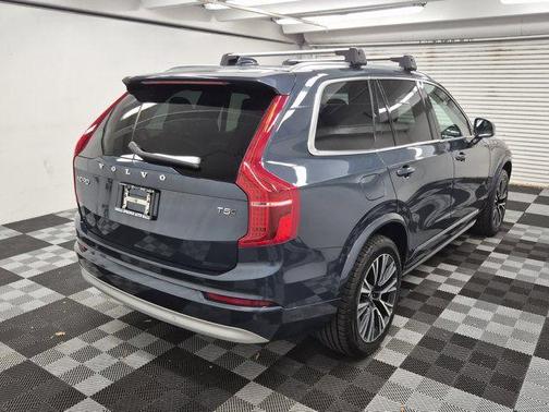 2022 Volvo XC90 T5 Momentum 7 Passenger
