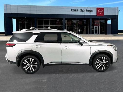 2025 Nissan Pathfinder Platinum