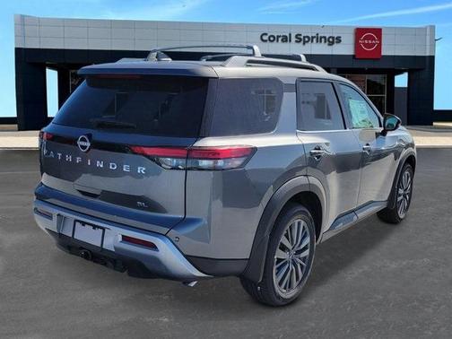 2025 Nissan Pathfinder SL