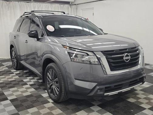 2022 Nissan Pathfinder SL