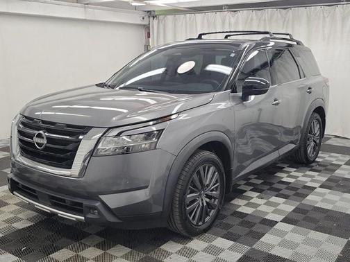 2022 Nissan Pathfinder SL