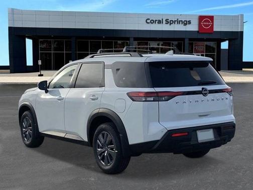 2025 Nissan Pathfinder SV