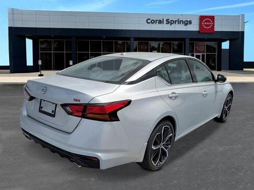 2025 Nissan Altima SR