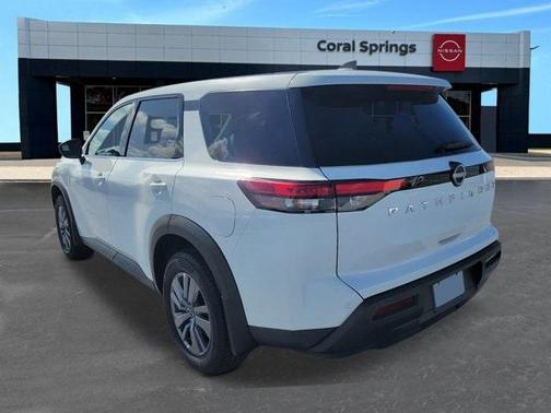 2025 Nissan Pathfinder S
