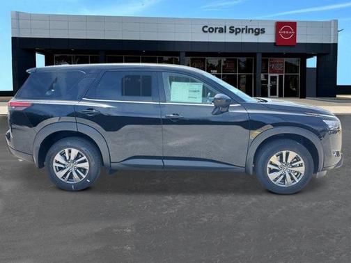 2025 Nissan Pathfinder S